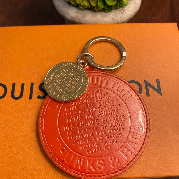 Louis Vuitton Orange Vernis Leather Trunks and Bags Keychain or Bag Charm - Picture 3 of 6